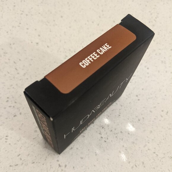 Huda Beauty Easy Bake and Snatch Pressed Brightening & Setting Powder - Picture 7 of 7